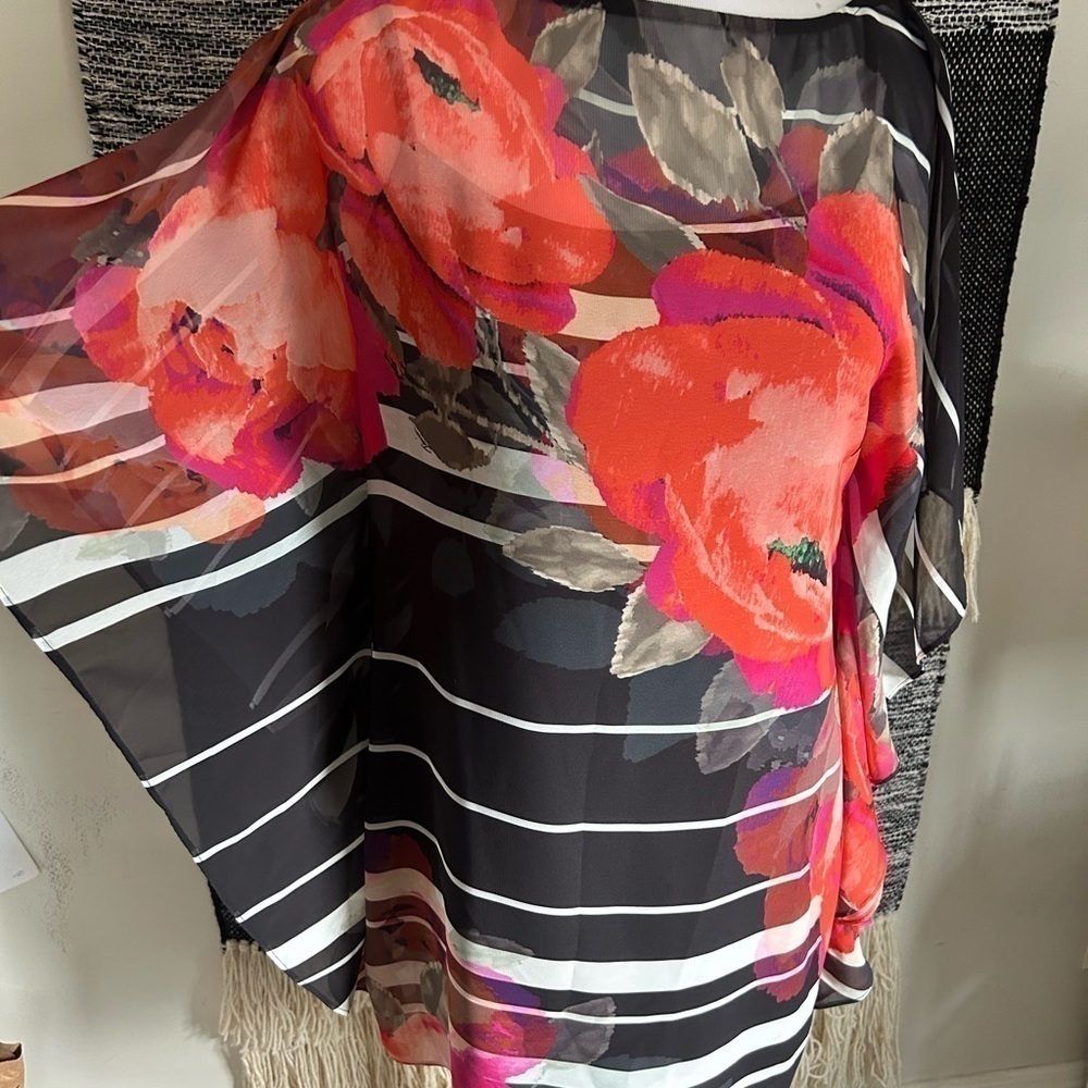 Trina Turk floral cover up size 0 - Picture 4 of 6